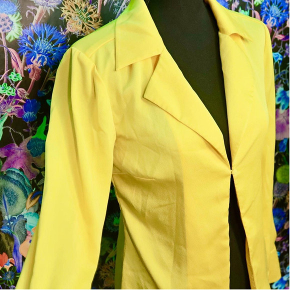 Blouses - Picture 2 of 7